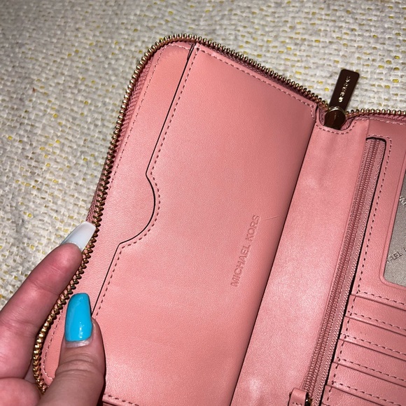 Michael Kors Wallet - Picture 7 of 7